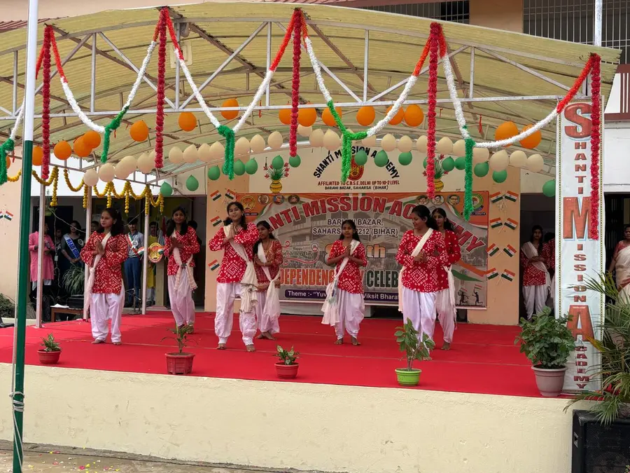 Group dance by the junior classes